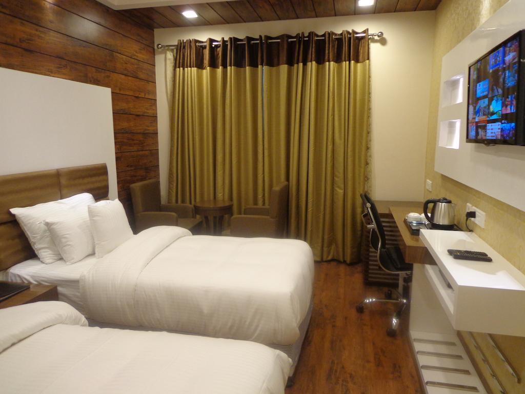 Hotel Taj Princess - Boutique Hotel Delhi  Oda fotoğraf